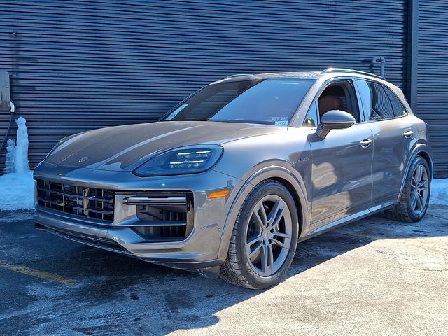2025 PORSCHE Cayenne
