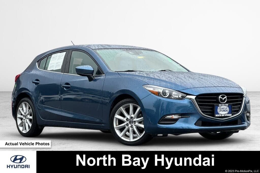 2017 MAZDA Mazda3