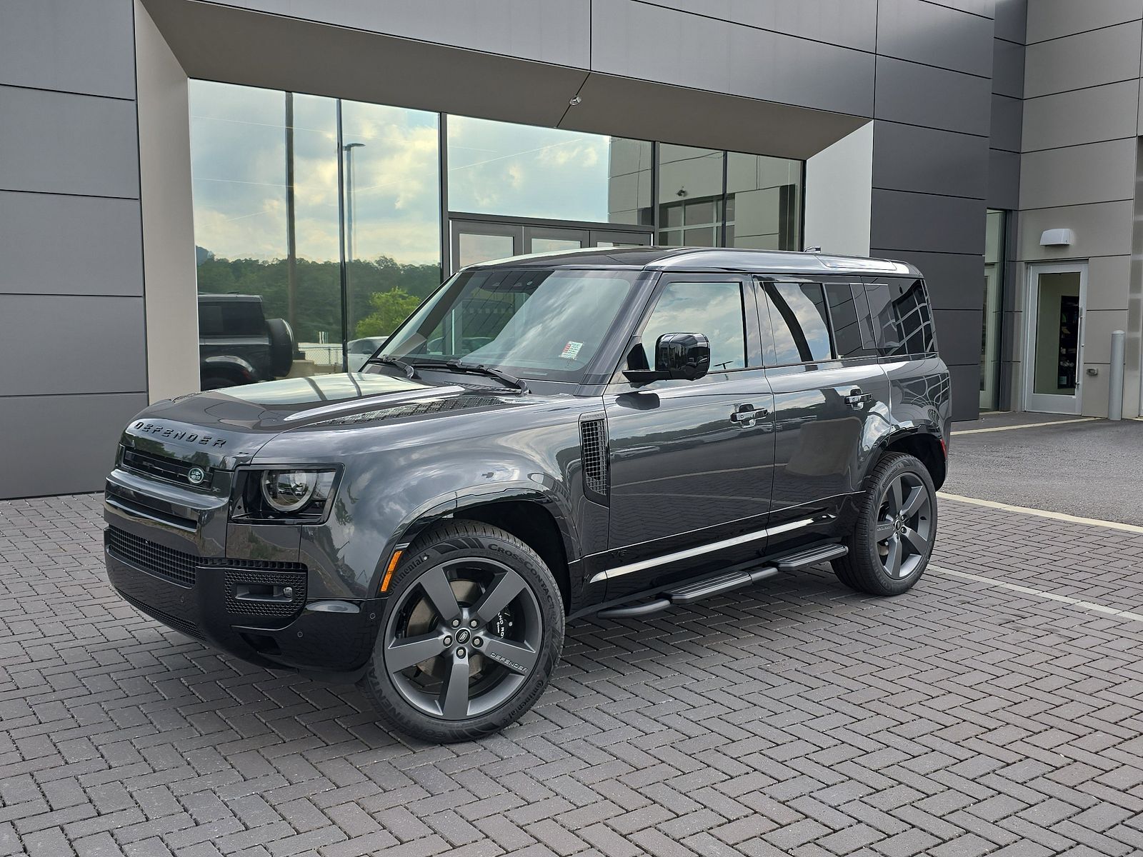 2025 LAND ROVER Defender