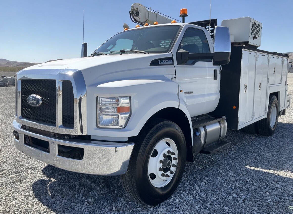 2017 FORD F-750