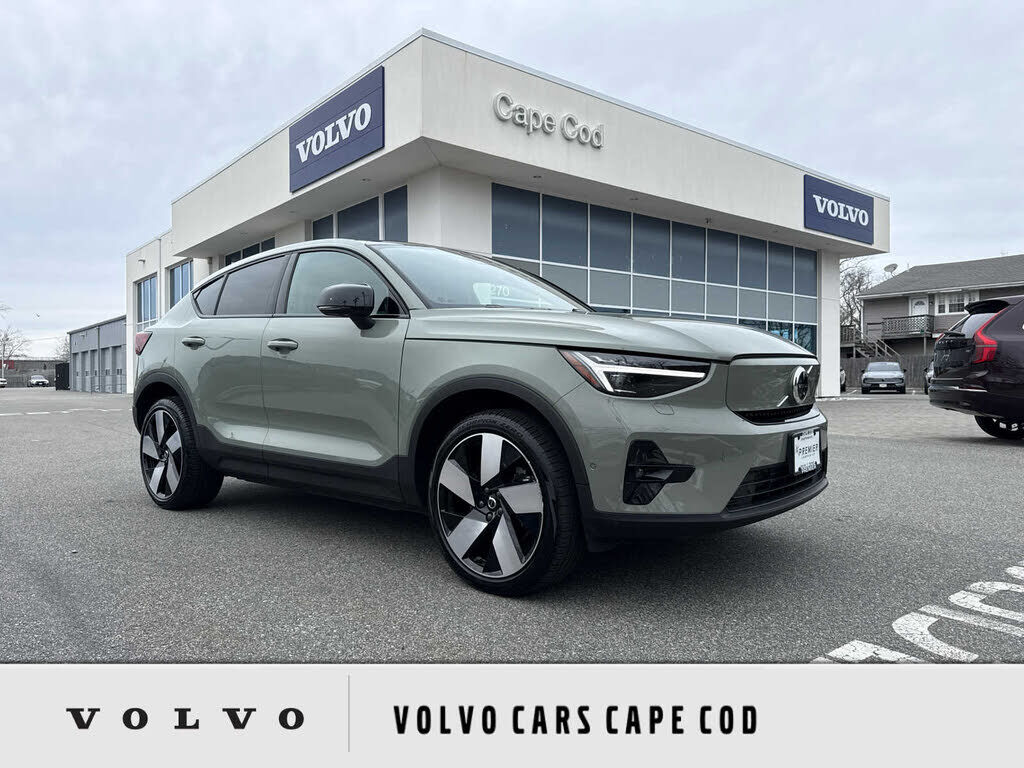 2023 VOLVO C40