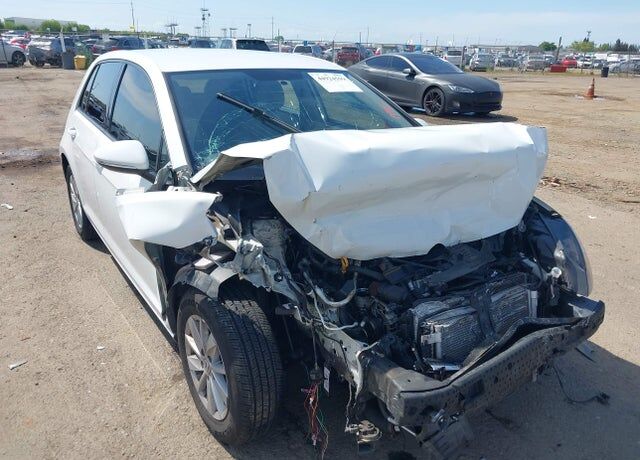 2016 VOLKSWAGEN Golf