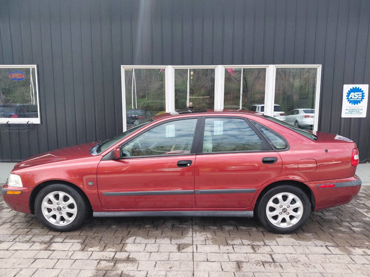 2002 VOLVO S40