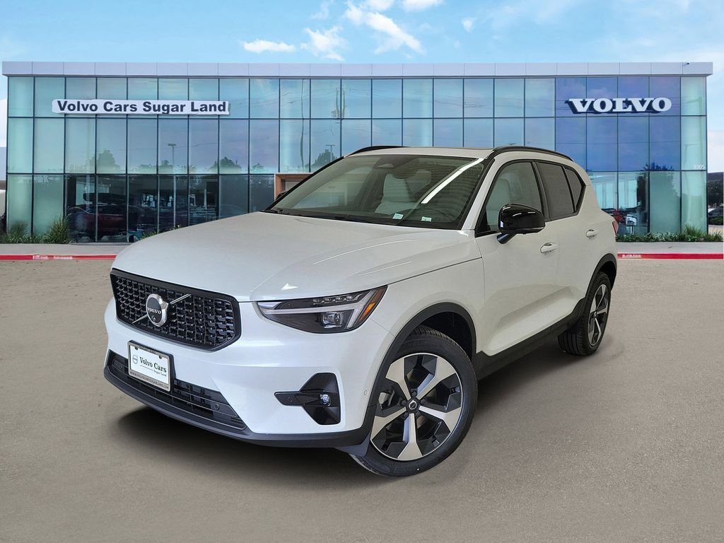 2026 VOLVO XC40