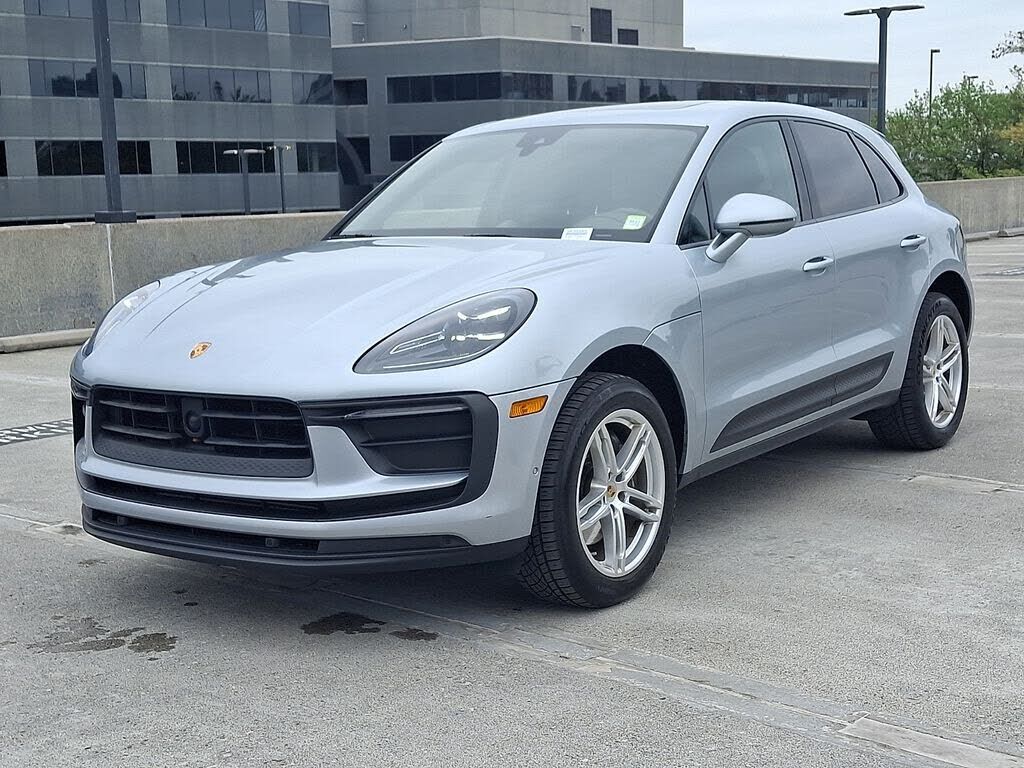 2023 PORSCHE Macan