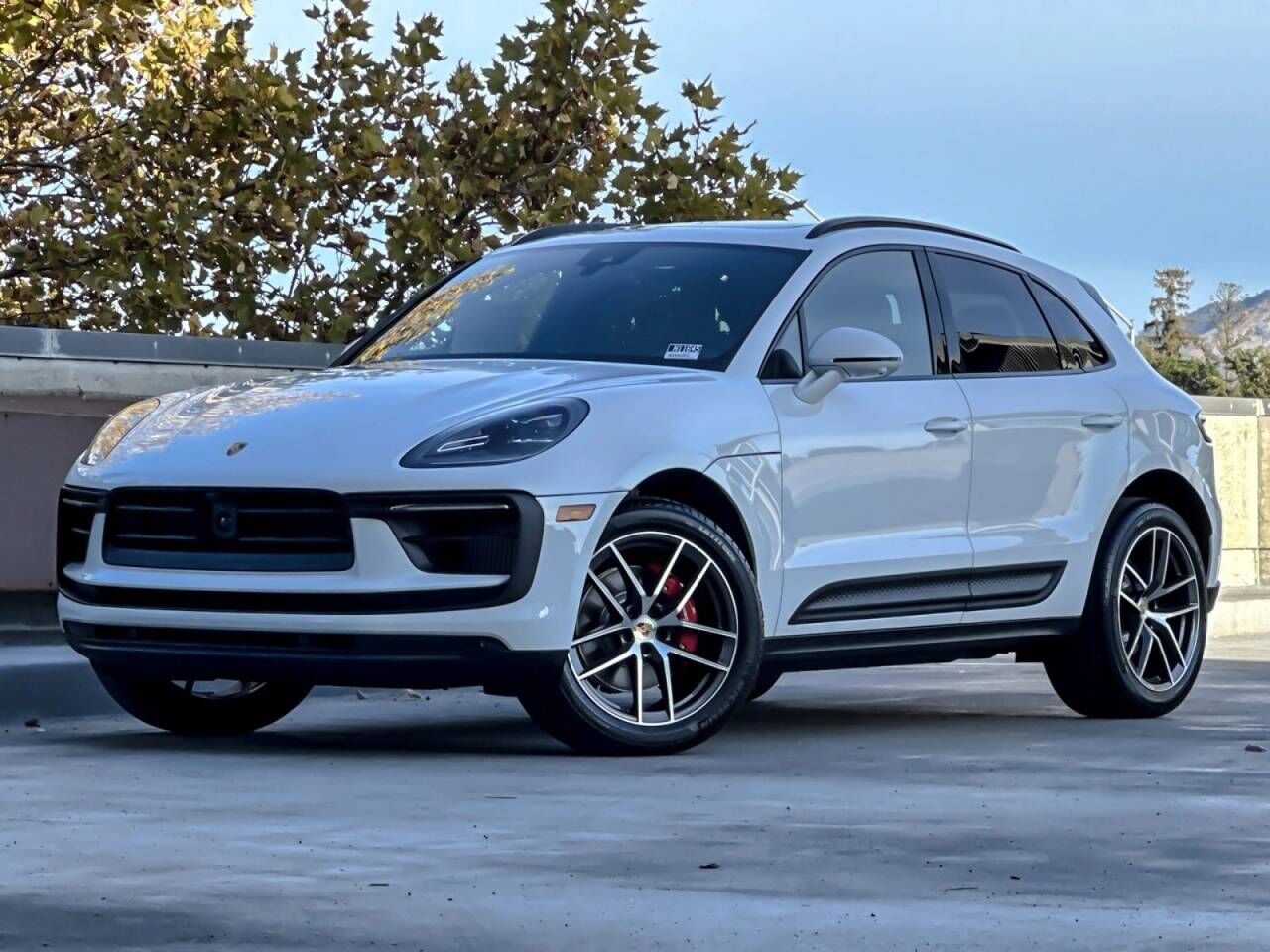 2026 PORSCHE Macan