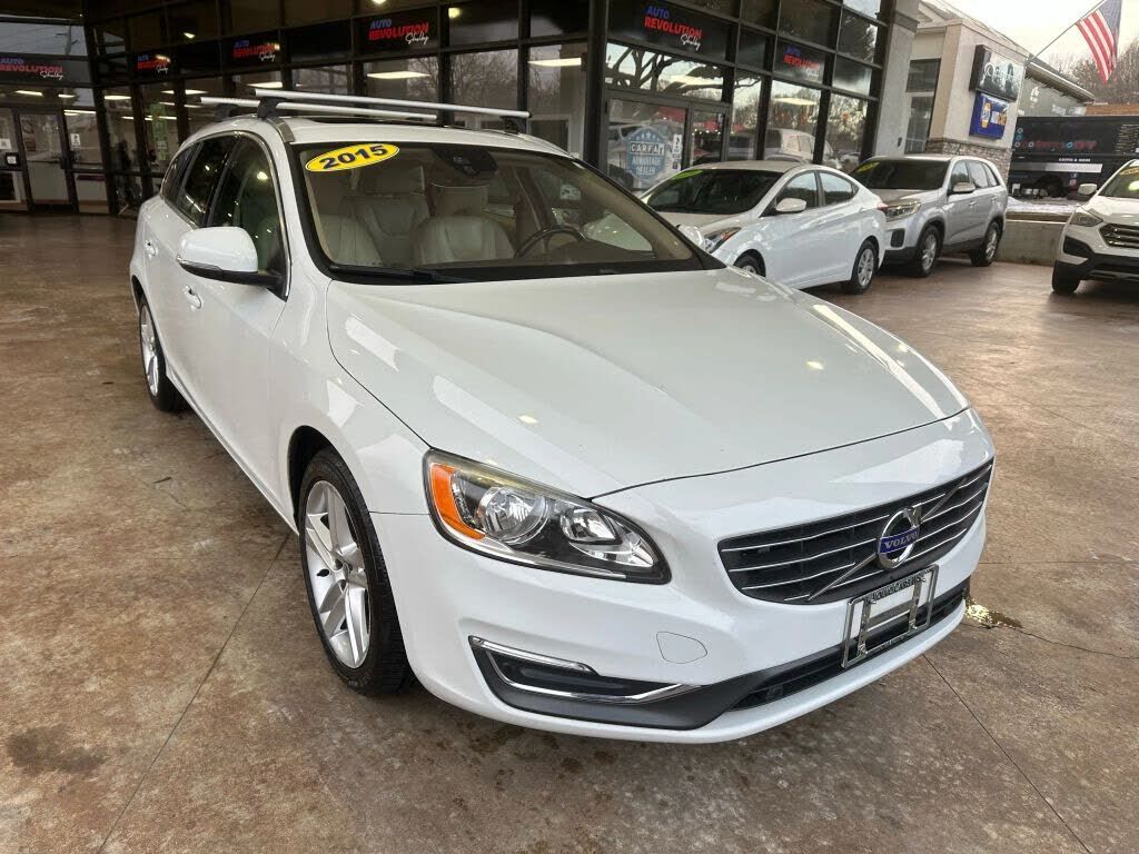 2015 VOLVO V60