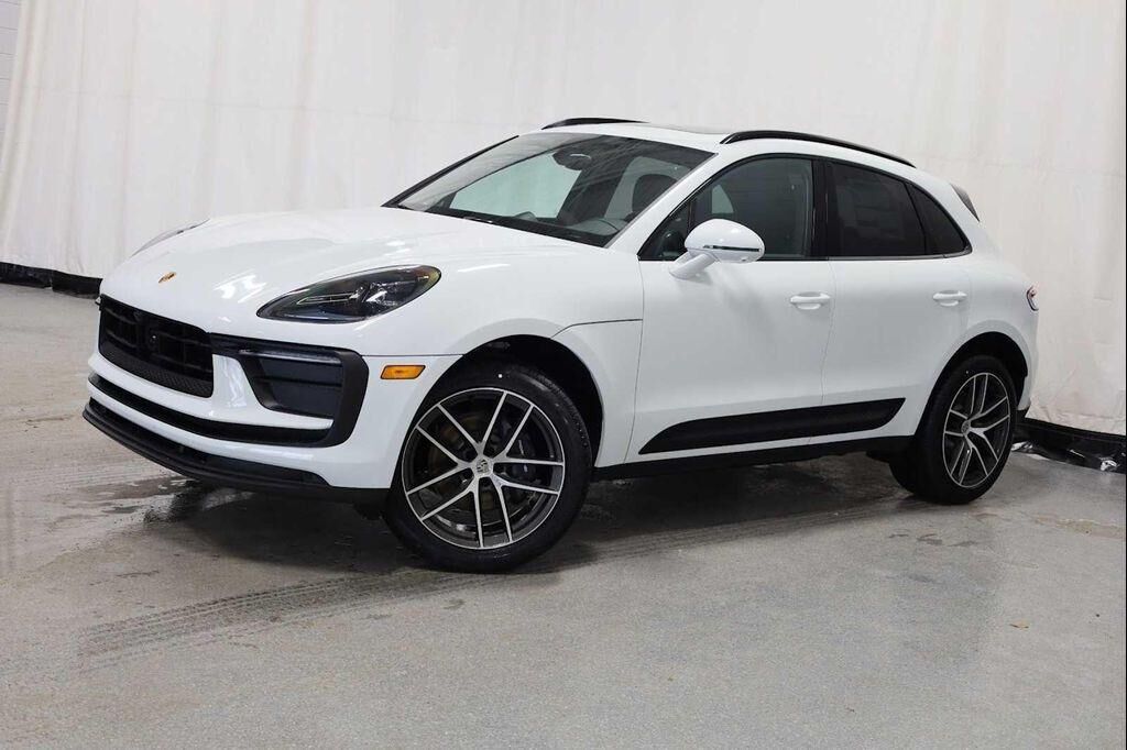 2026 PORSCHE Macan