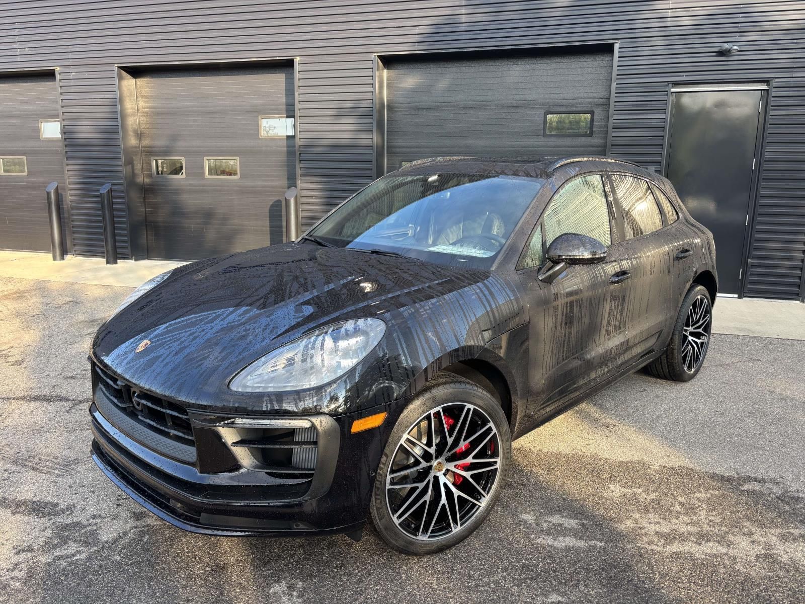2026 PORSCHE Macan