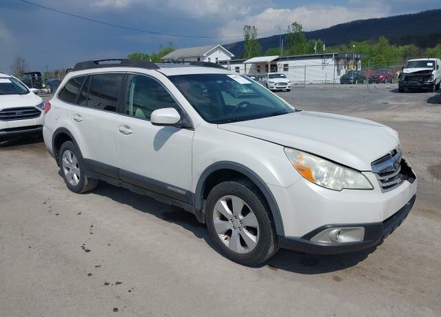 2011 SUBARU Outback
