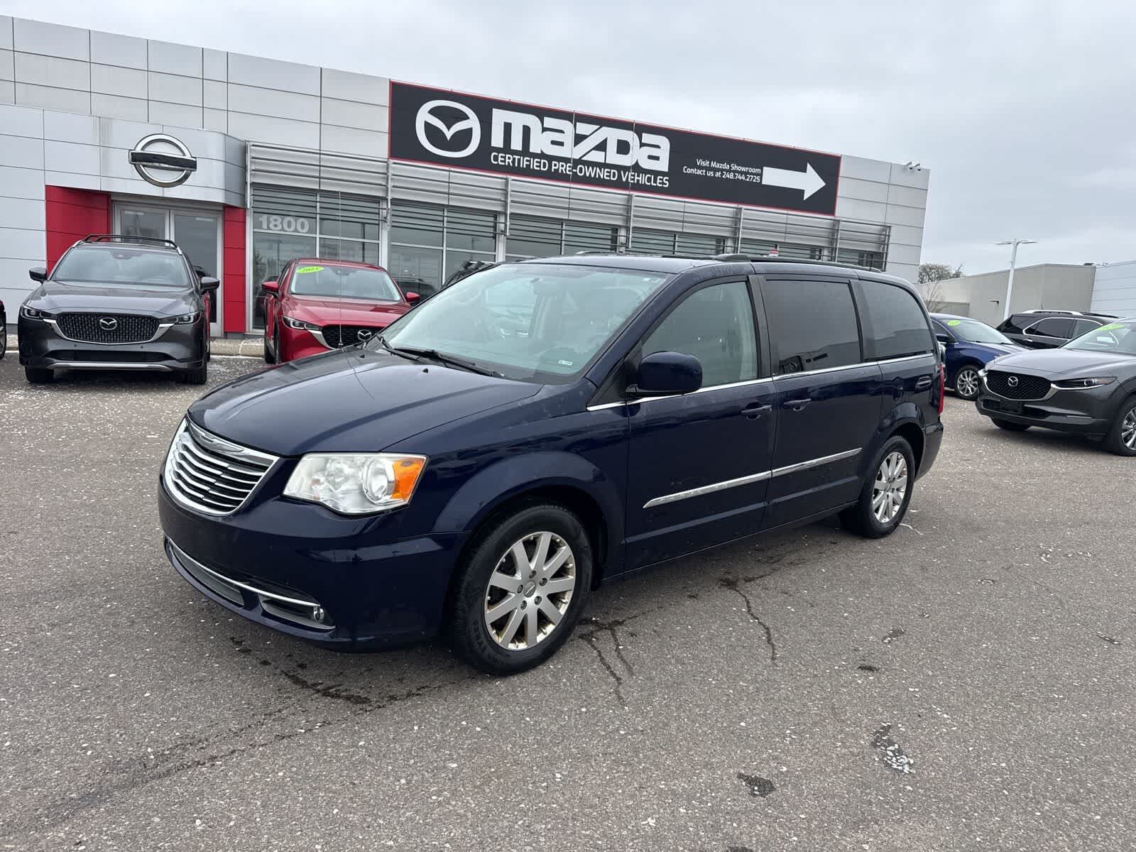 2014 CHRYSLER Town and Country
