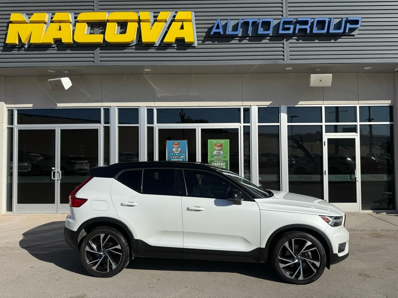 2021 VOLVO XC40