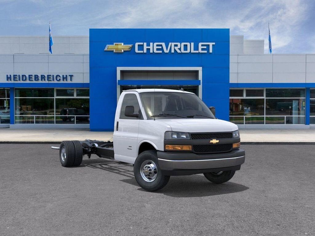 2025 CHEVROLET Express