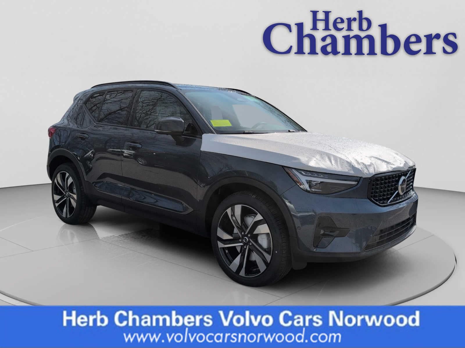 2026 VOLVO XC40