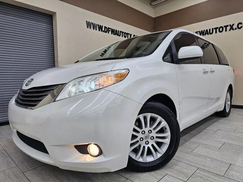 2016 TOYOTA Sienna