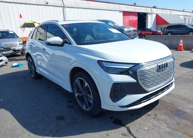 2022 AUDI Q4
