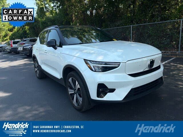 2023 VOLVO XC40