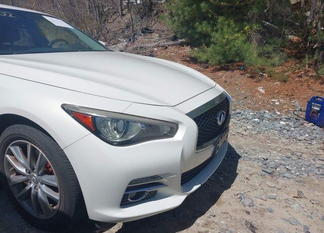 2015 INFINITI Q50