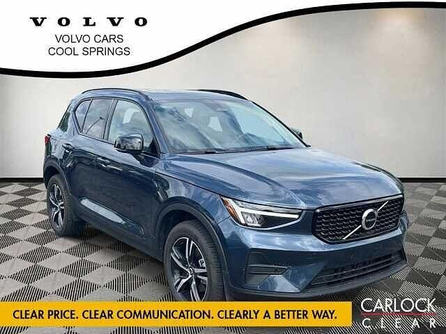 2026 VOLVO XC40