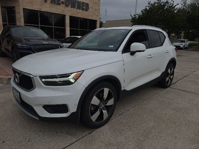 2019 VOLVO XC40