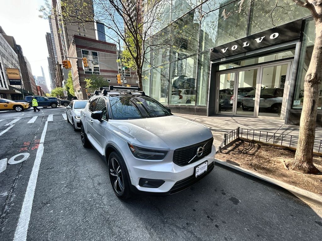 2019 VOLVO XC40