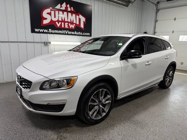2017 VOLVO V60CC