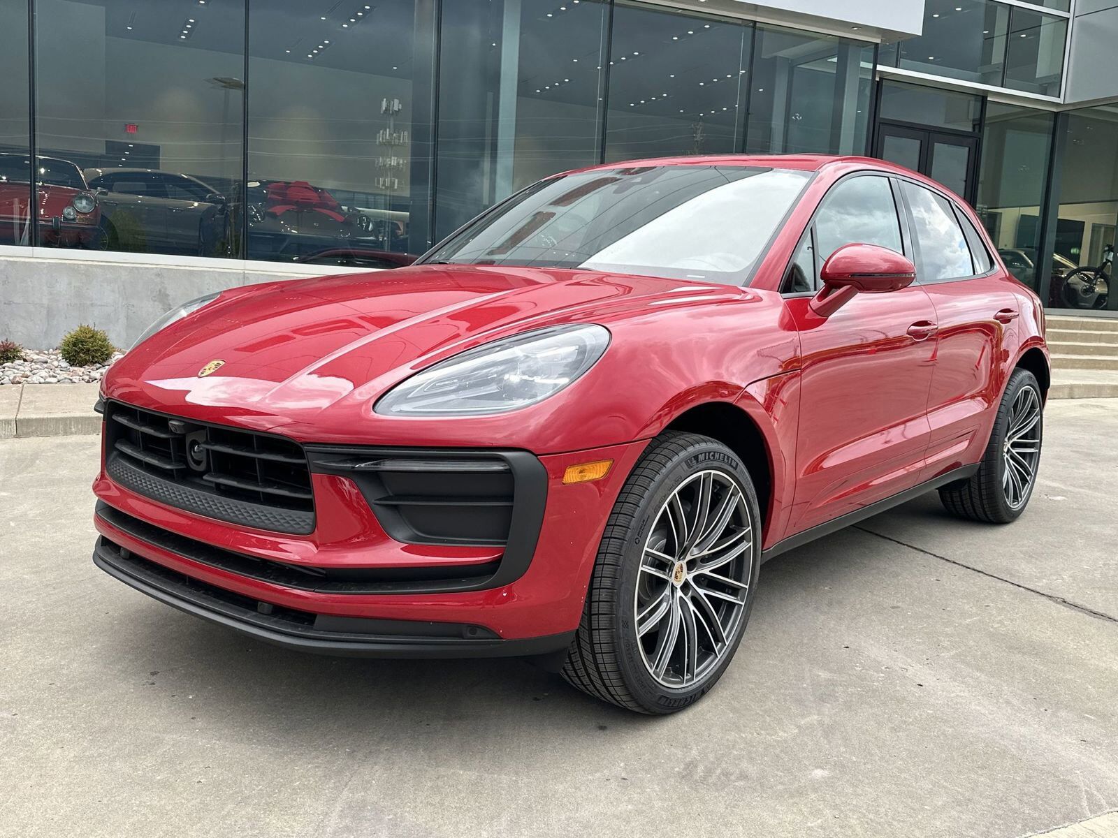 2025 PORSCHE Macan
