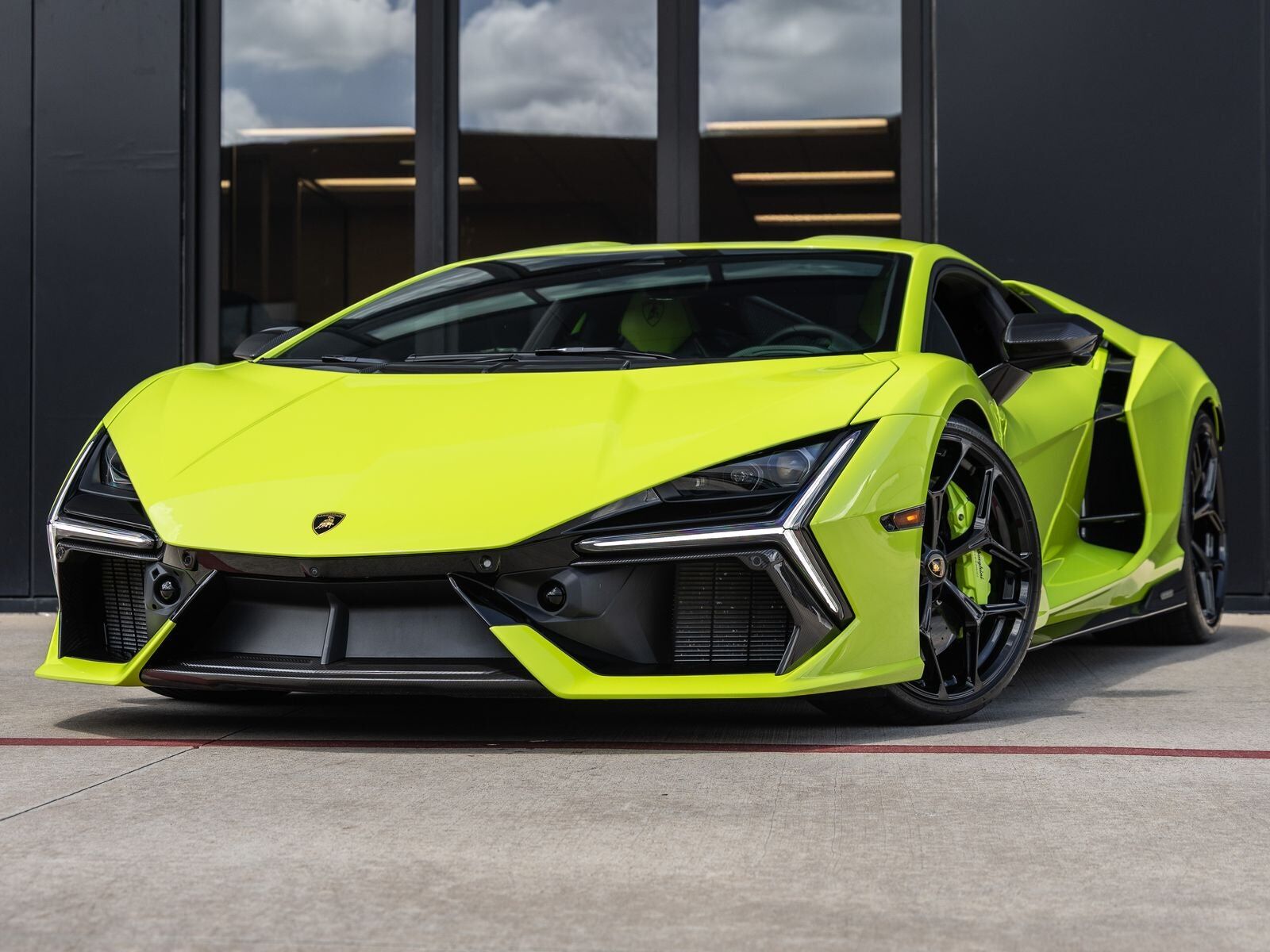 2025 LAMBORGHINI Revuelto