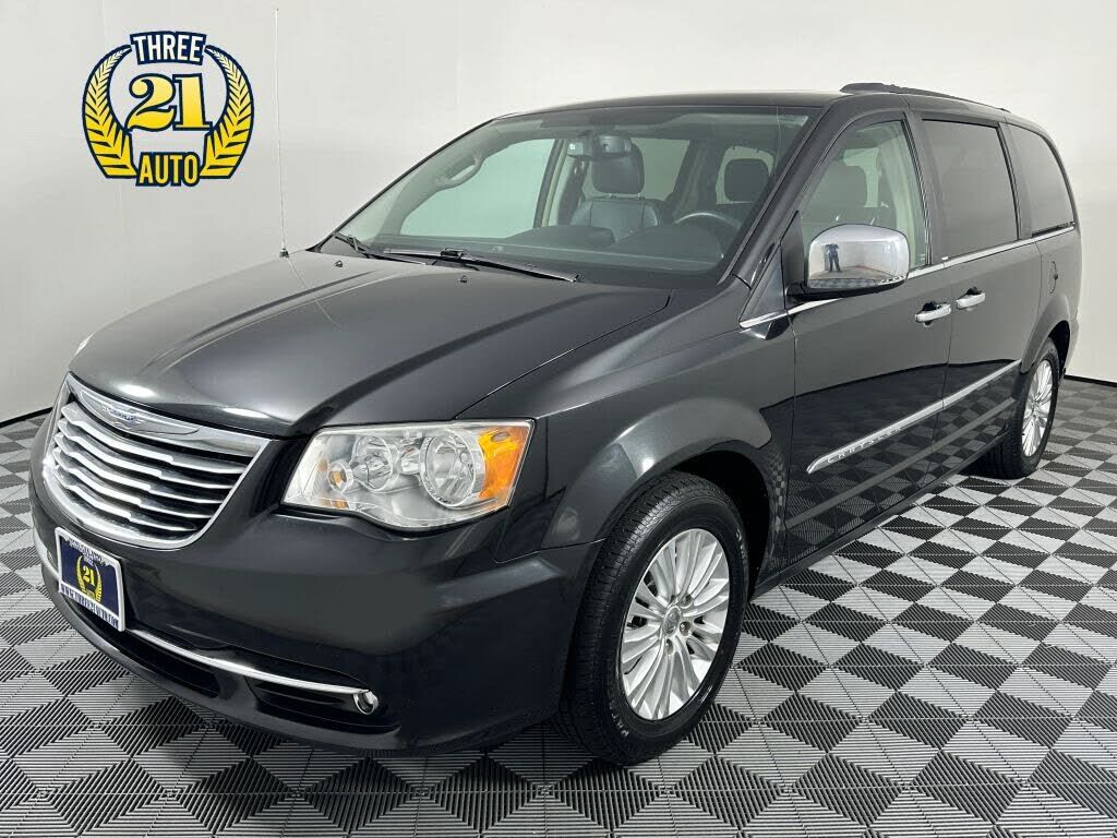 2012 CHRYSLER Town and Country