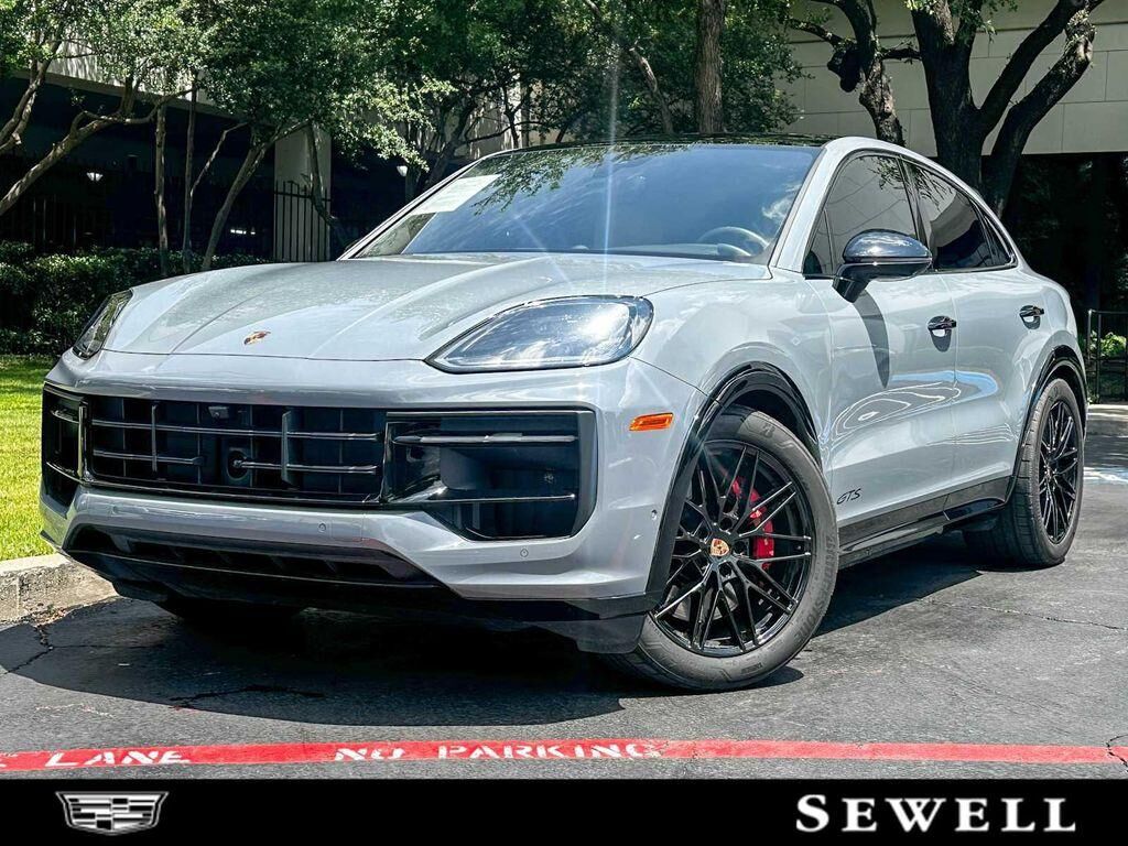 2025 PORSCHE Cayenne