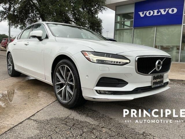 2017 VOLVO S90