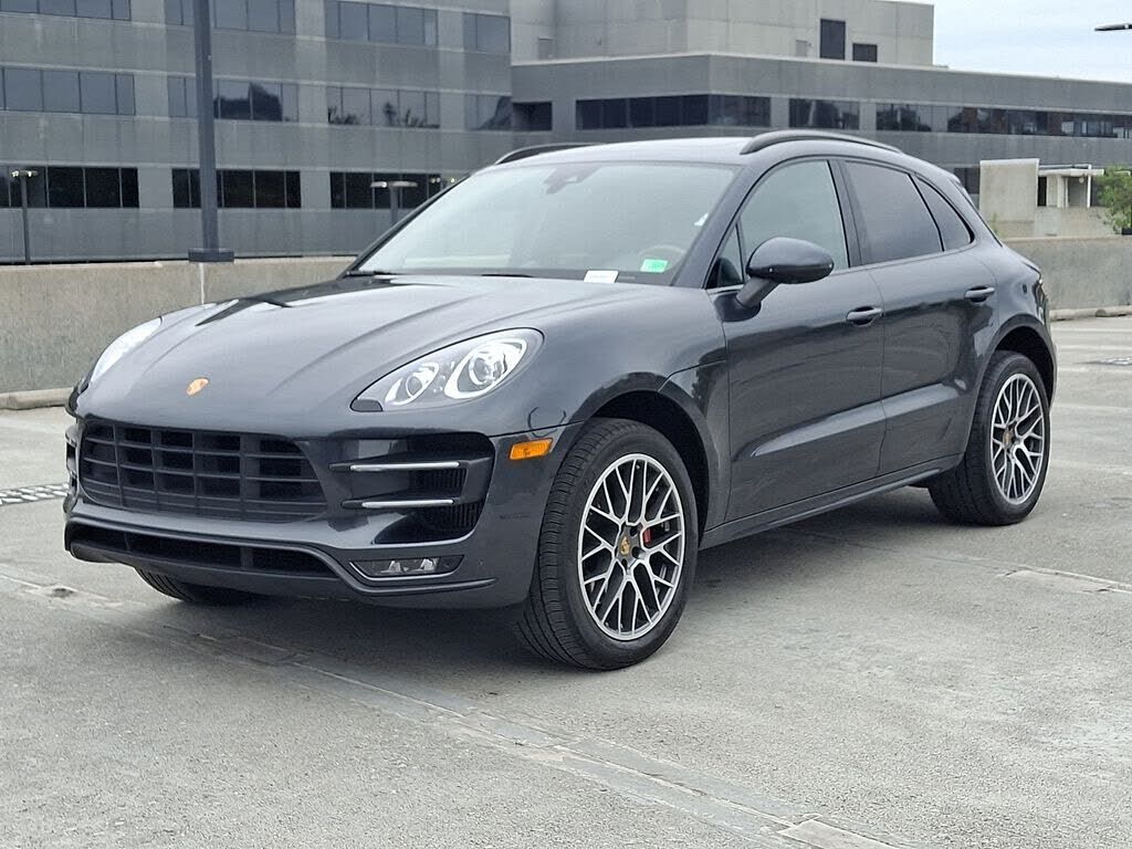 2018 PORSCHE Macan