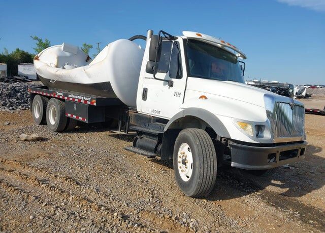 2004 INTERNATIONAL 7500