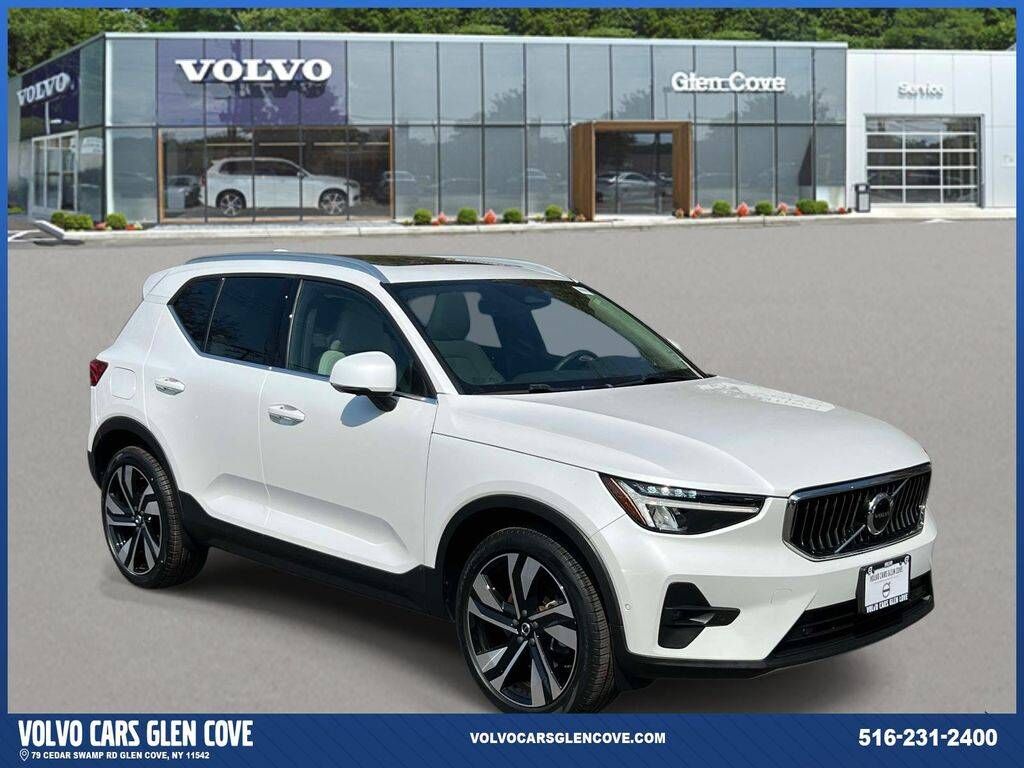 2023 VOLVO XC40