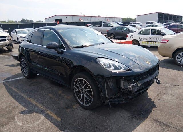 2017 PORSCHE Macan