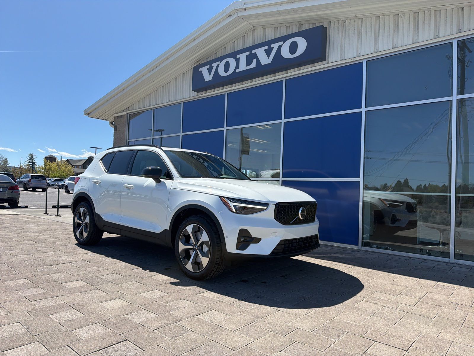 2026 VOLVO XC40