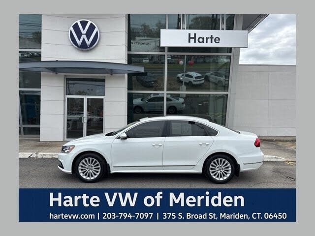 2017 VOLKSWAGEN Passat