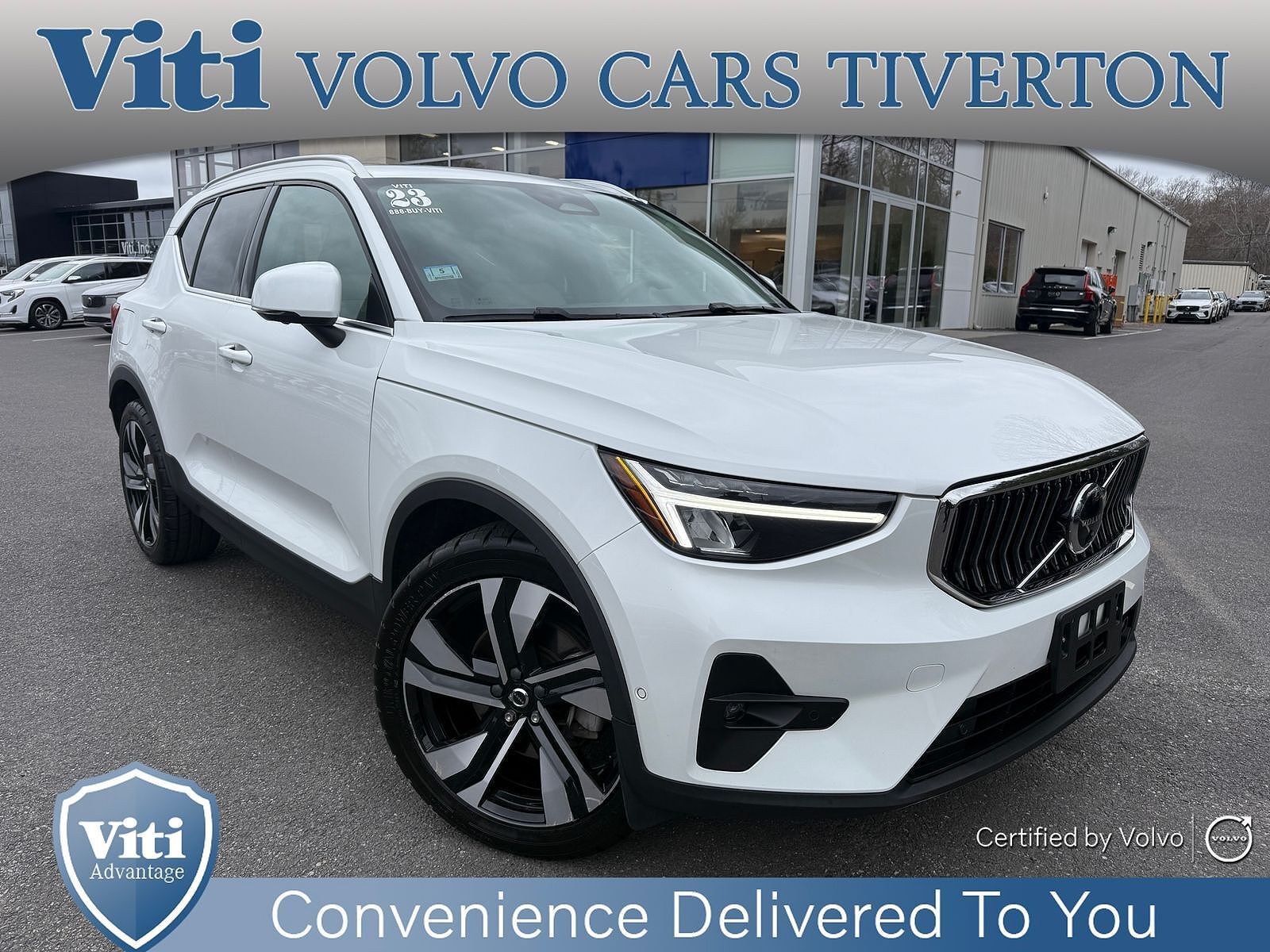 2023 VOLVO XC40