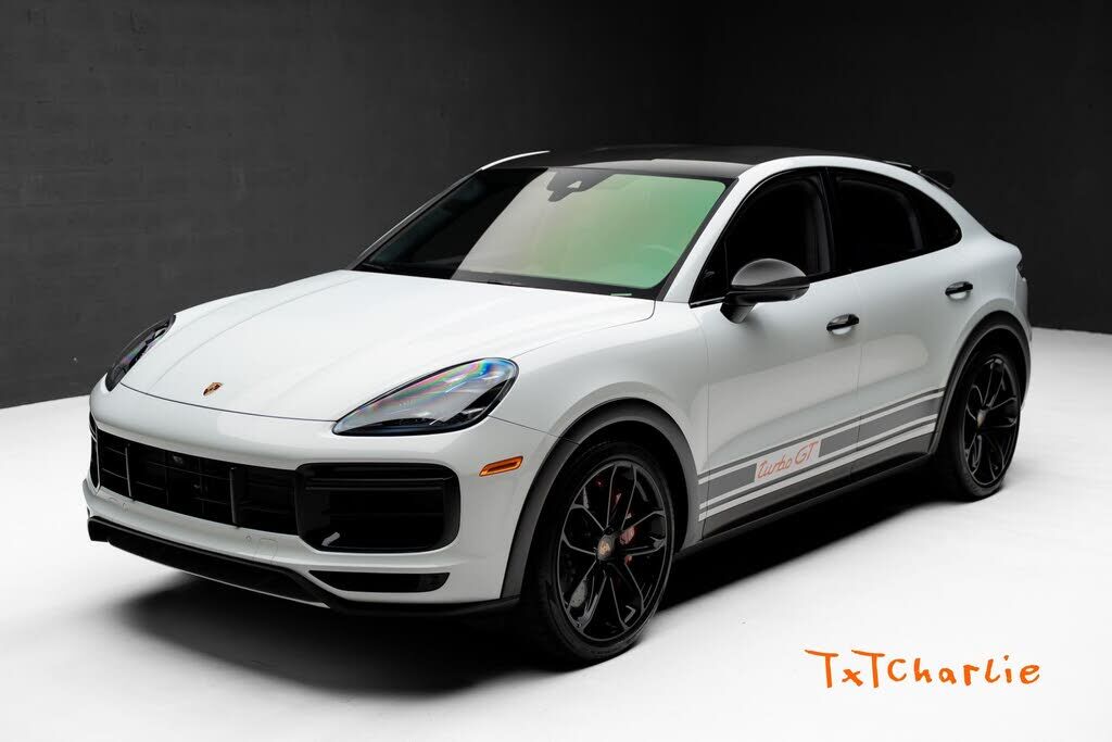 2022 PORSCHE Cayenne