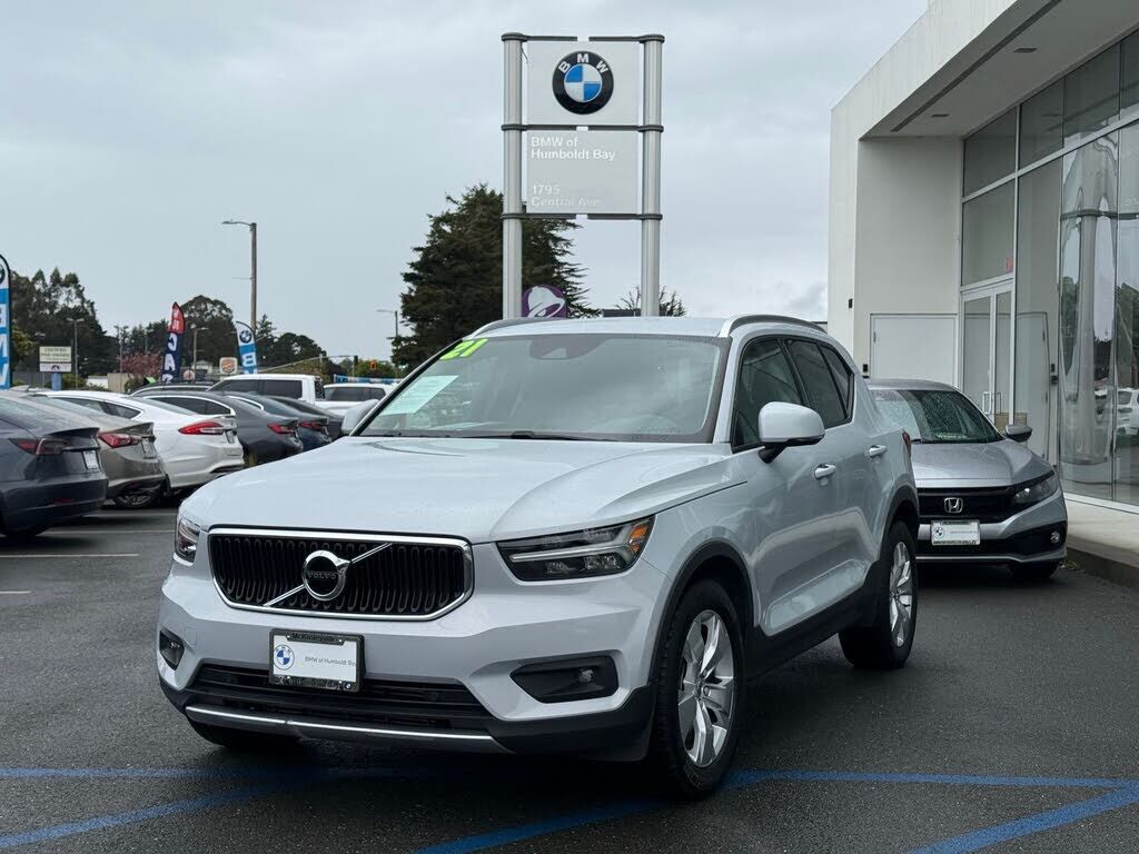 2021 VOLVO XC40