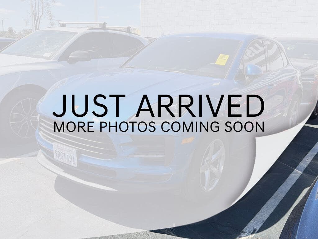 2020 PORSCHE Macan