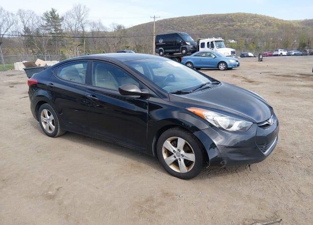 2012 HYUNDAI Elantra