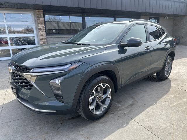 2025 CHEVROLET Trax