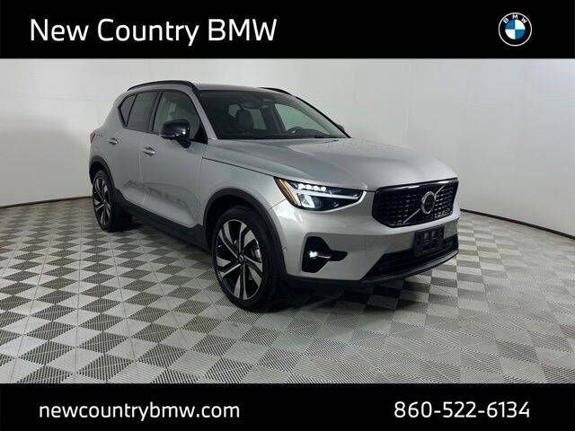 2023 VOLVO XC40