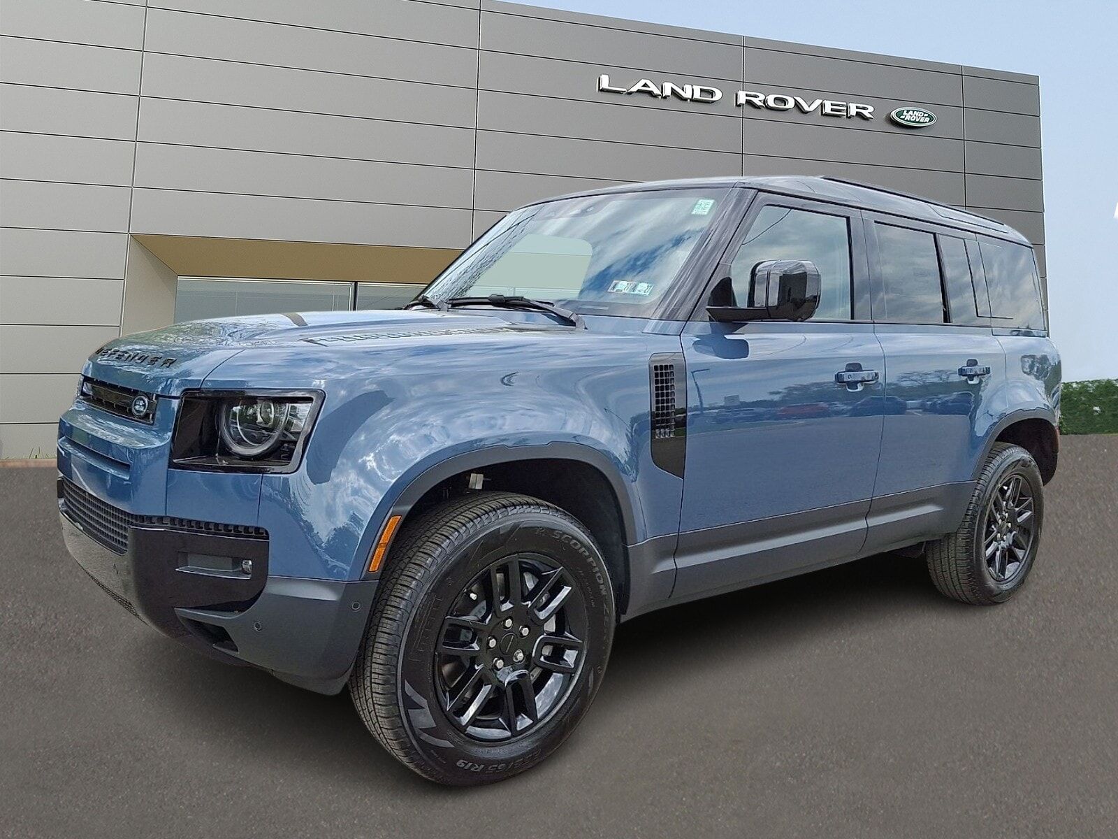 2026 LAND ROVER Defender