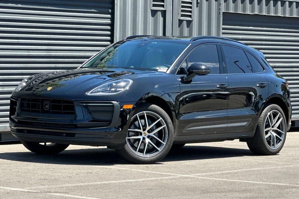 2023 PORSCHE Macan