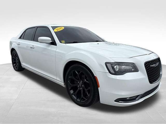 2019 CHRYSLER 300