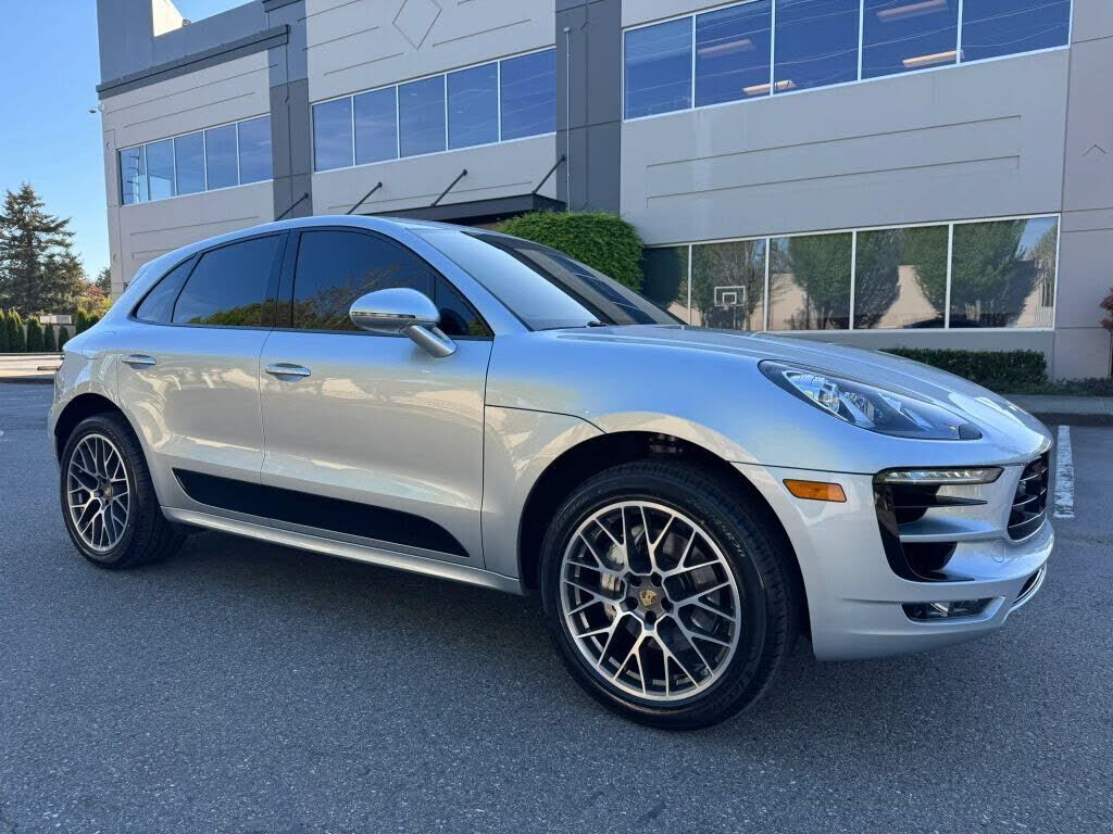 2017 PORSCHE Macan