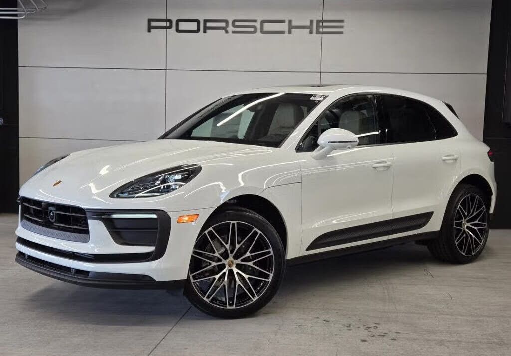 2025 PORSCHE Macan