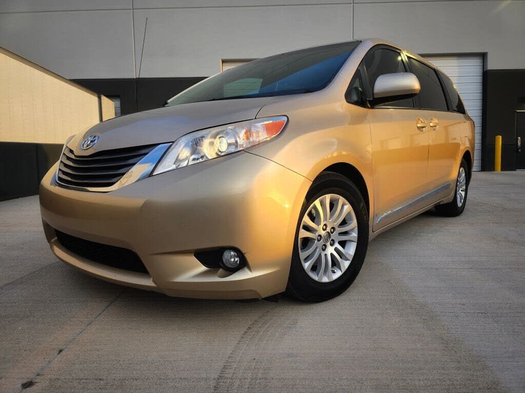 2013 TOYOTA Sienna